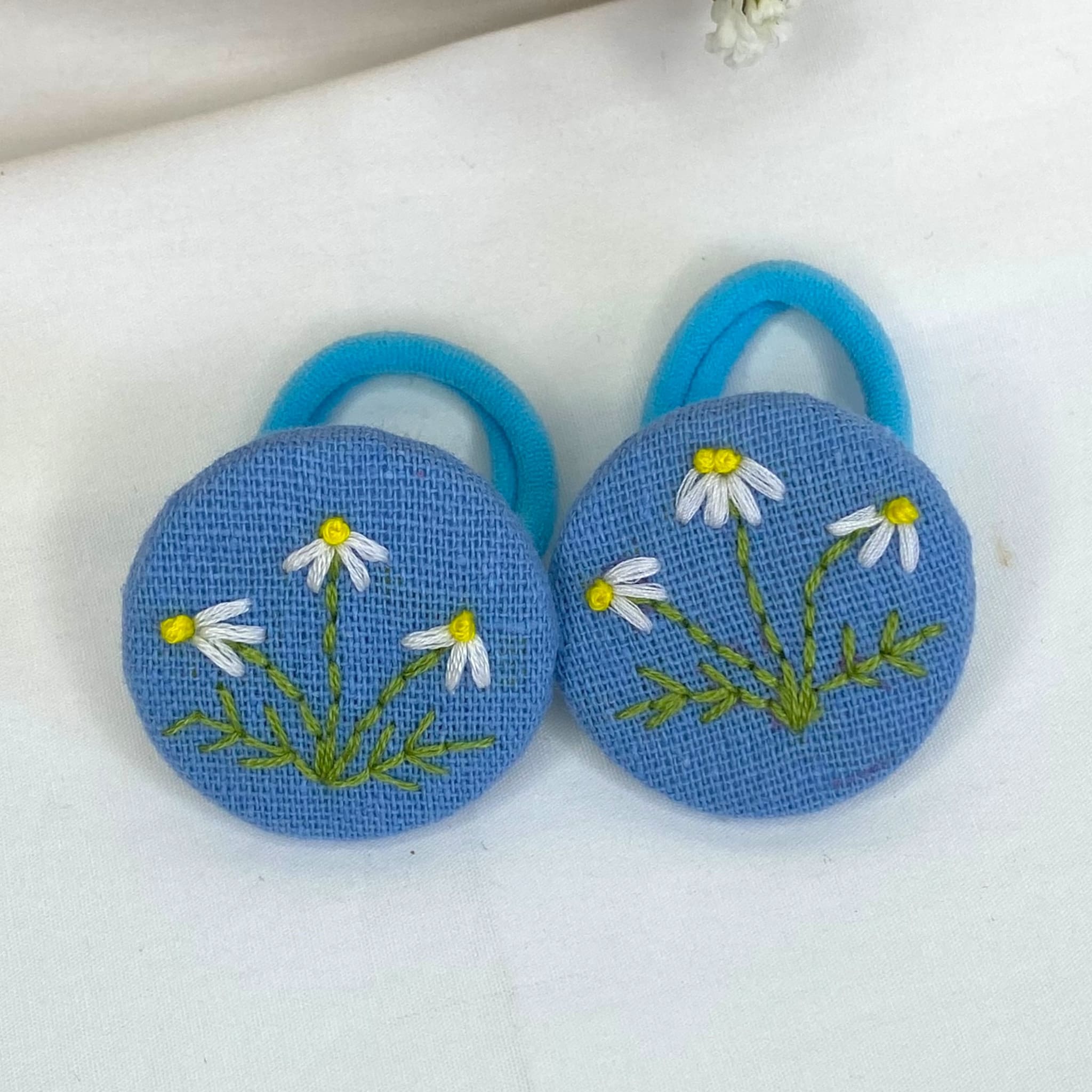 Coppia di Elastici a Bottone Ricamati Fiori